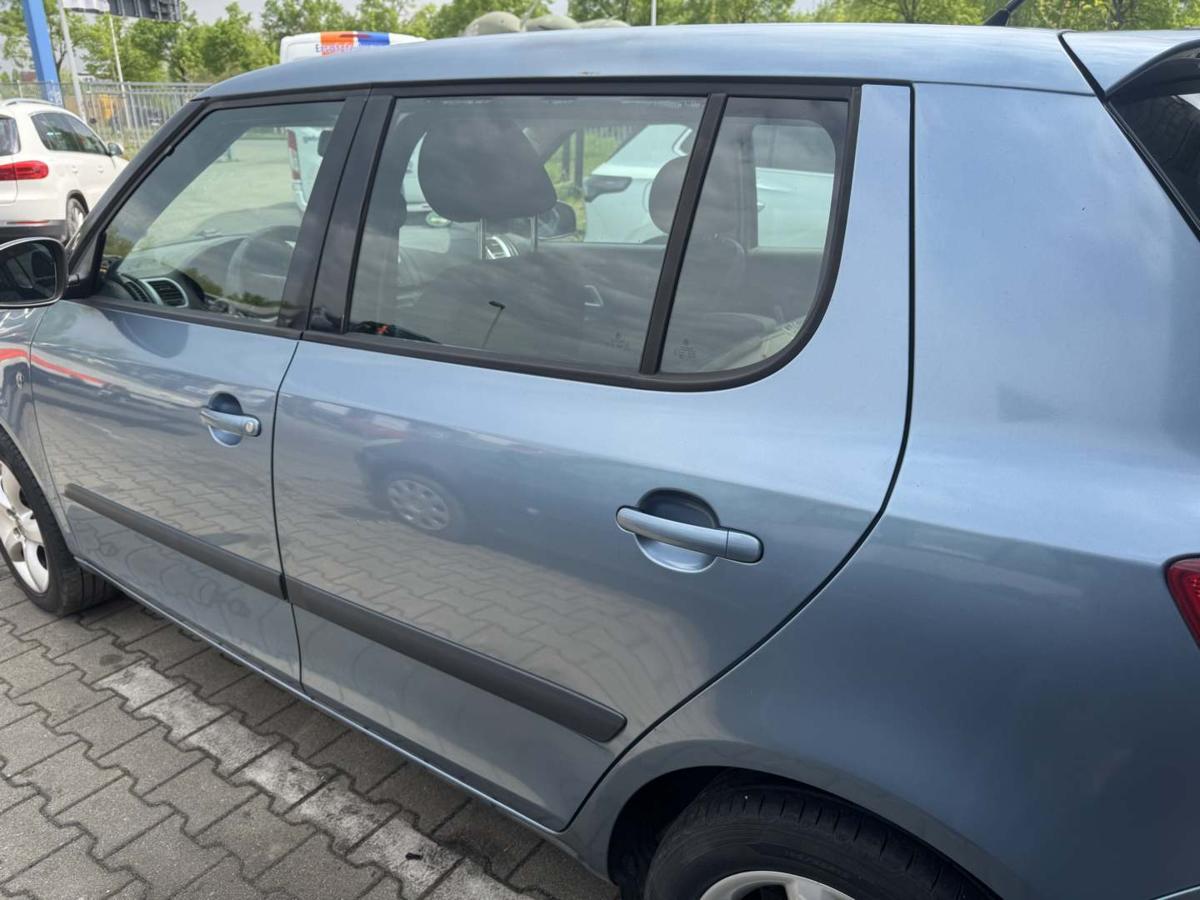 Skoda Fabia 2 original T&uuml;r hinten links 9154 Satin Grey Flie&szlig;heck Rohbau Bj.2009
